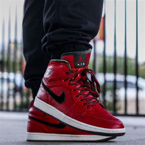 air jordan 1 retro high strap gucci